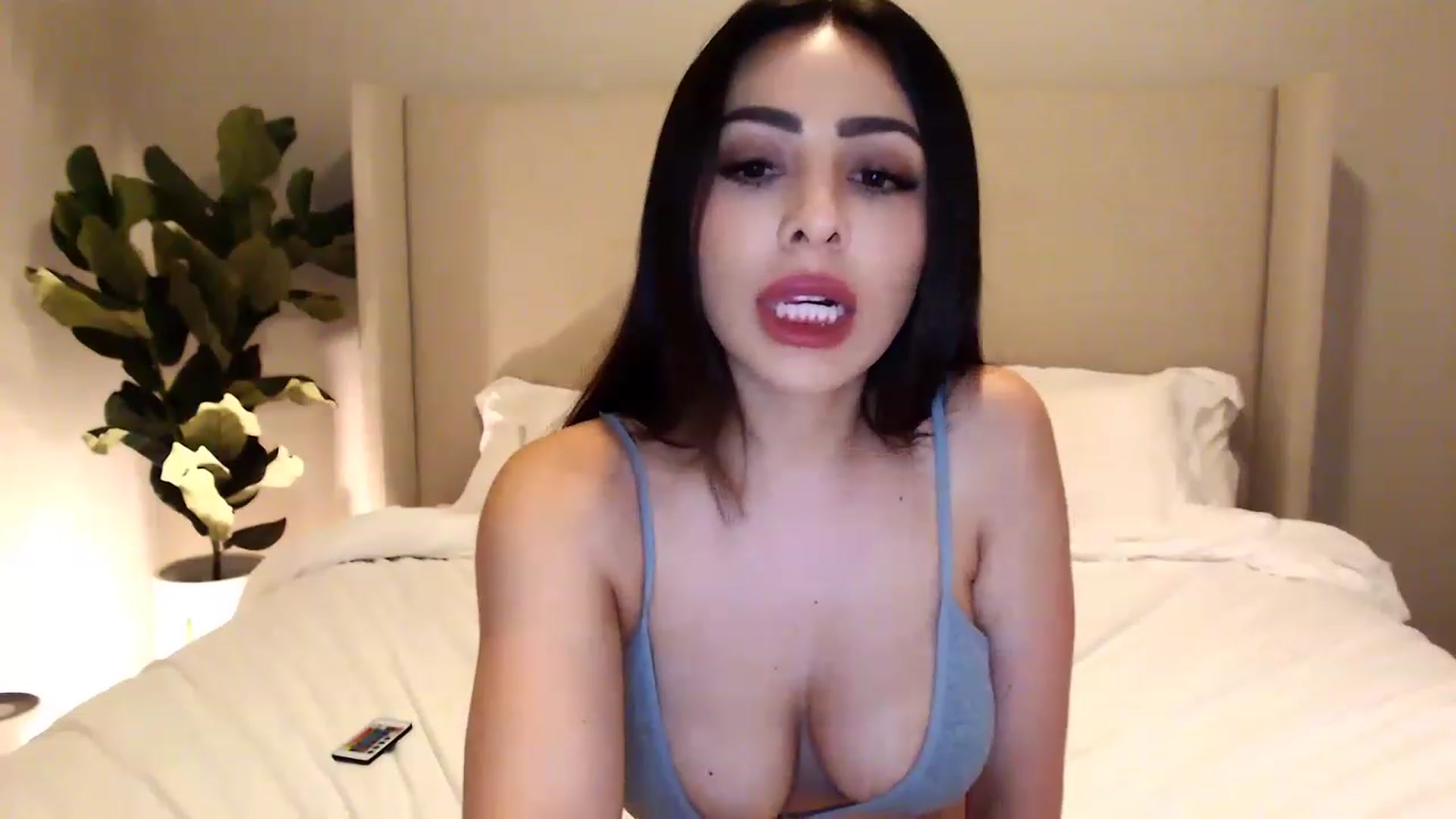 Gallery image thumbnail from Ohbnks's myfreecams stream on, 04/20/2023, 08:29 image 13 of 20