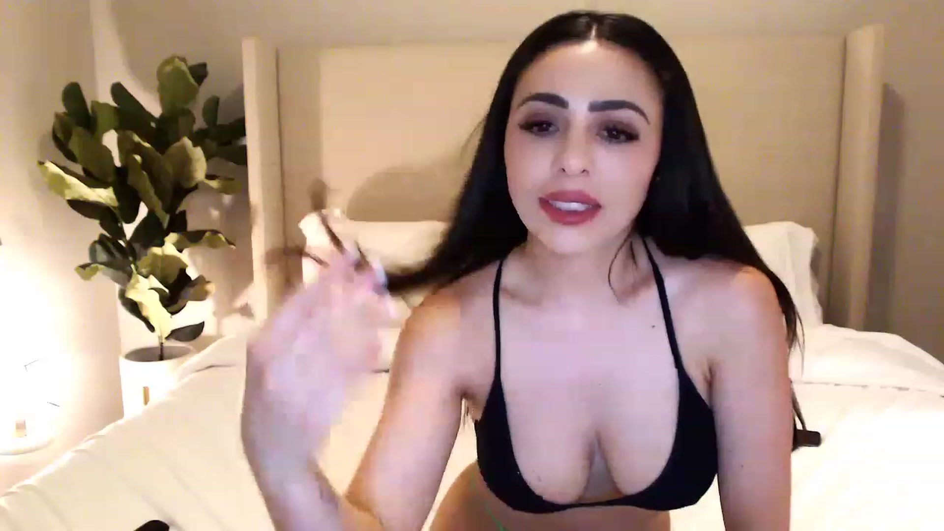 Gallery image thumbnail from Ohbnks's myfreecams stream on, 04/21/2023, 07:08 image 17 of 20