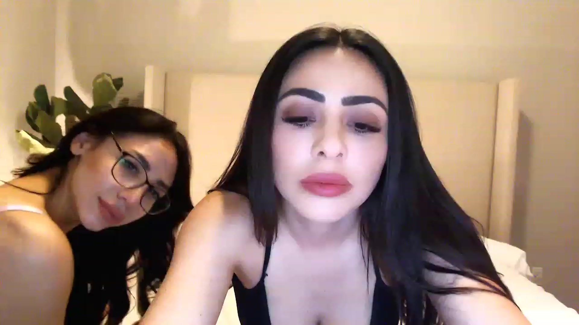 Gallery image thumbnail from Ohbnks's myfreecams stream on, 04/22/2023, 05:57 image 16 of 20