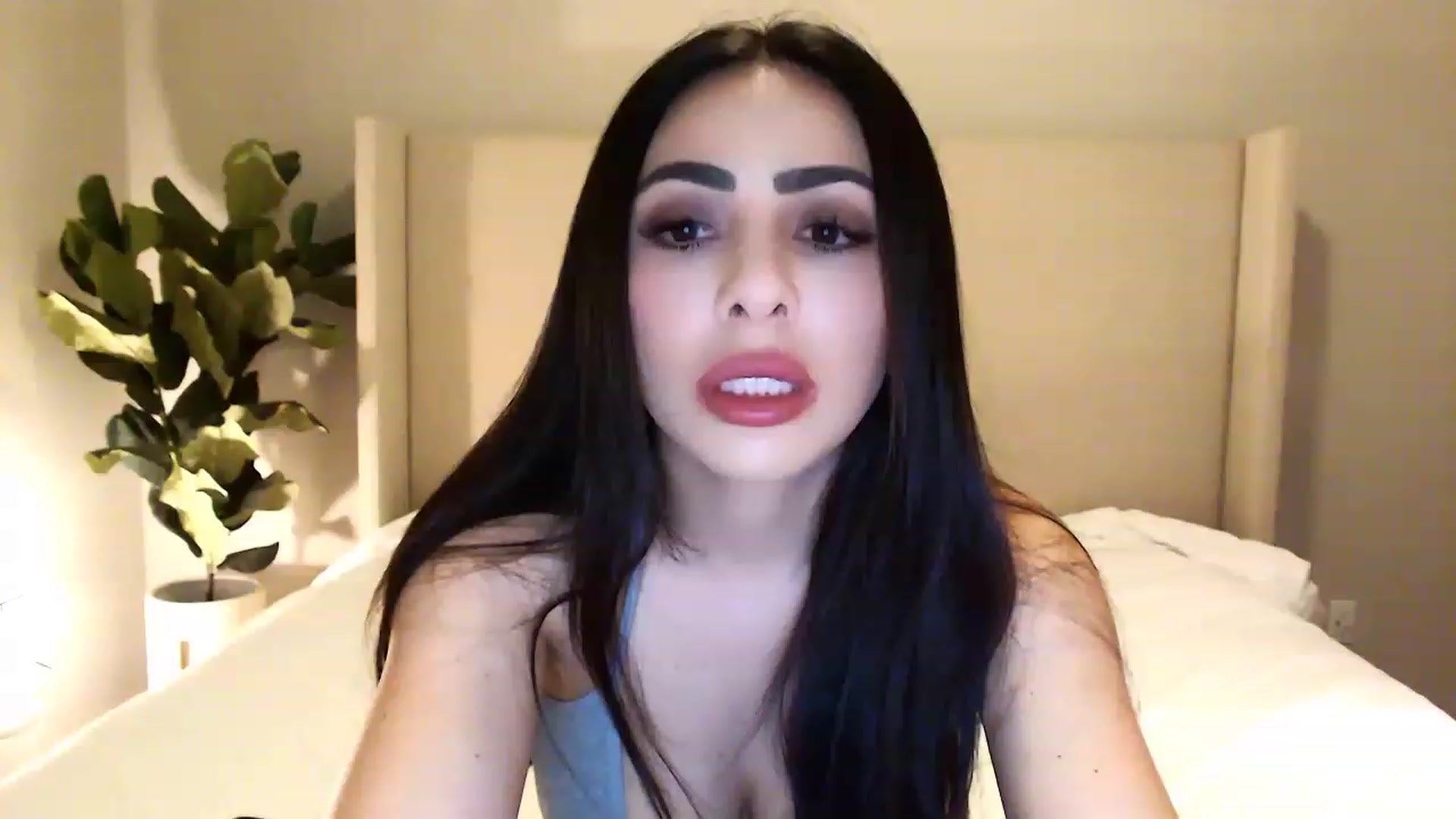 Gallery image thumbnail from Ohbnks's myfreecams stream on, 04/22/2023, 05:57 image 3 of 20