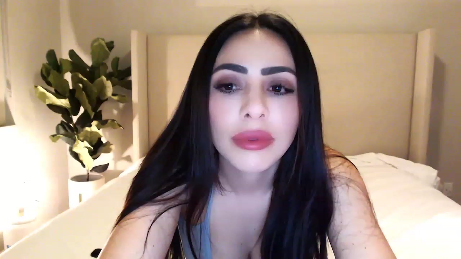Gallery image thumbnail from Ohbnks's myfreecams stream on, 04/22/2023, 05:57 image 2 of 20