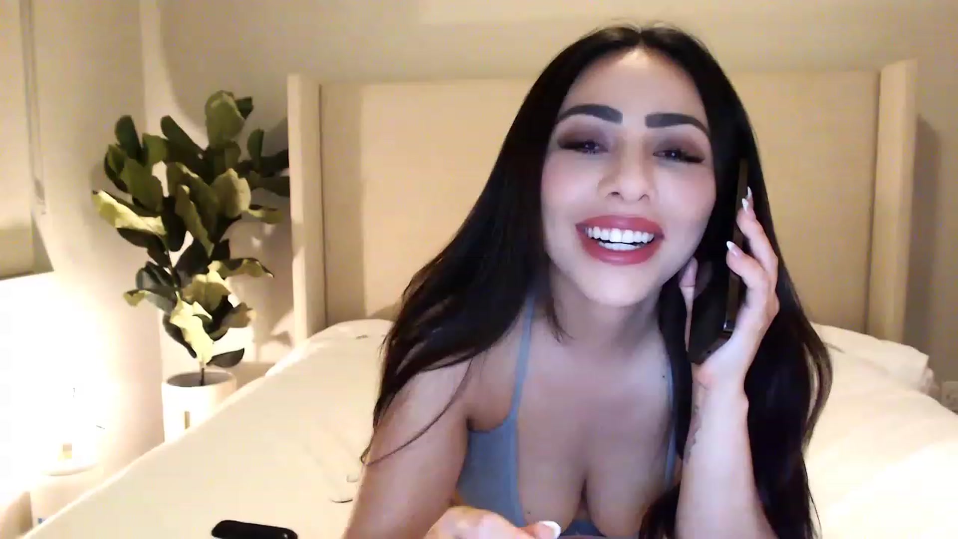 Gallery image thumbnail from Ohbnks's myfreecams stream on, 04/22/2023, 05:57 image 1 of 20