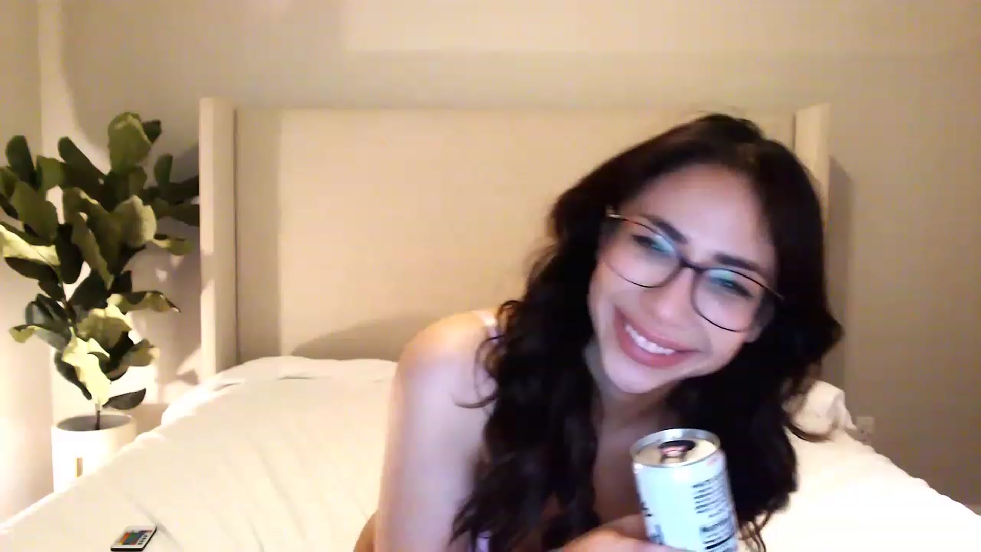 Gallery image thumbnail from Ohbnks's myfreecams stream on, 04/22/2023, 05:57 image 13 of 20
