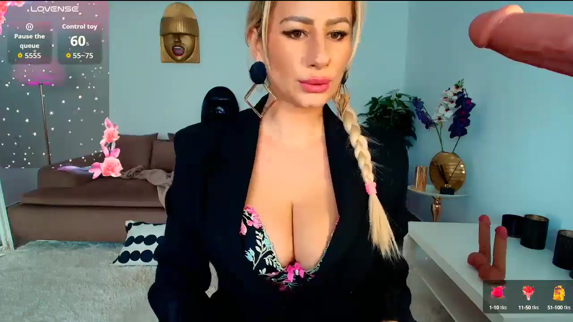 Gallery image thumbnail from OhhLuan's myfreecams stream on, 10/13/2025, 11:35 image 19 of 20