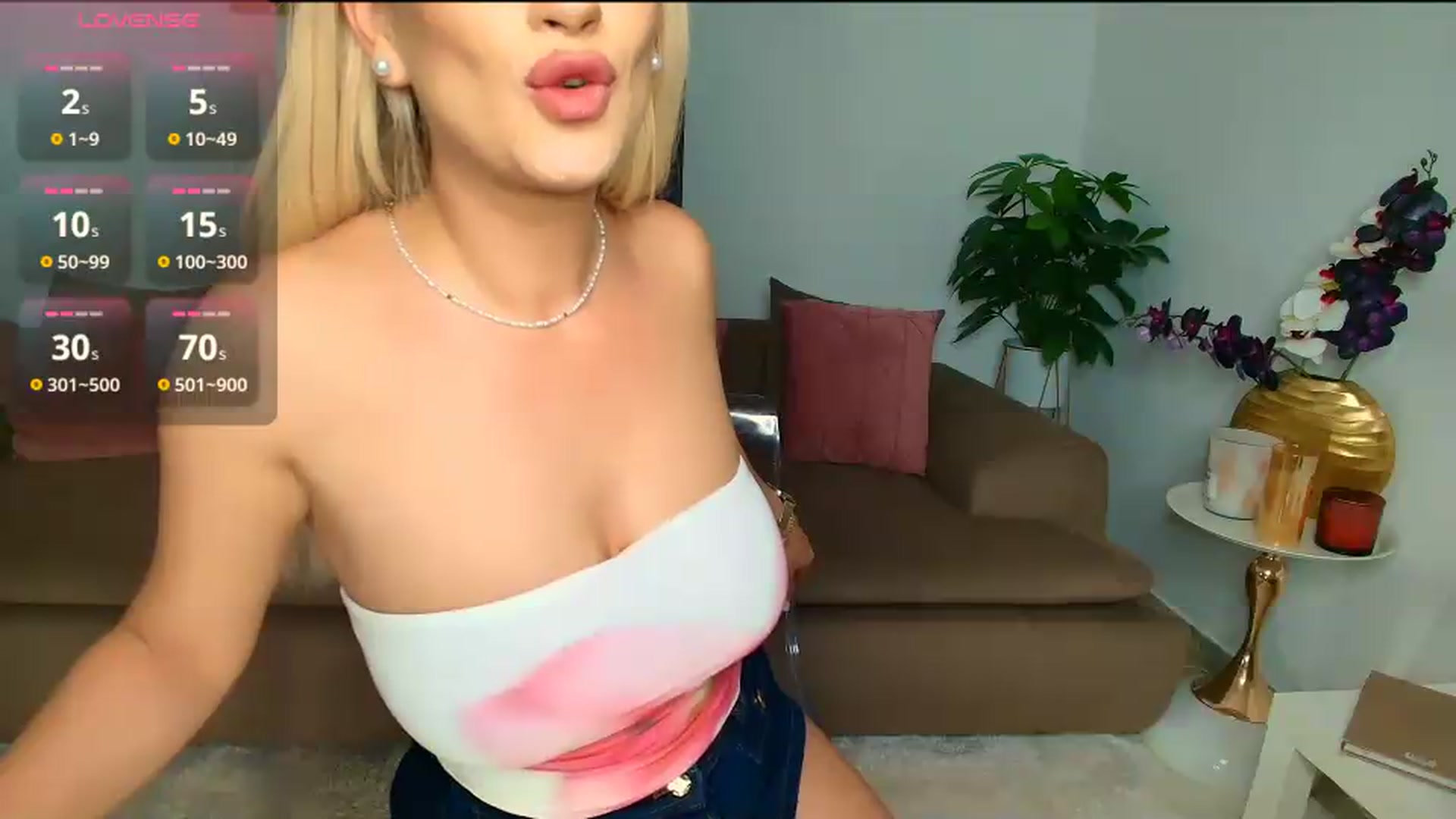 Gallery image thumbnail from OhhLuan's myfreecams stream on, 06/04/2026, 16:10 image 5 of 20
