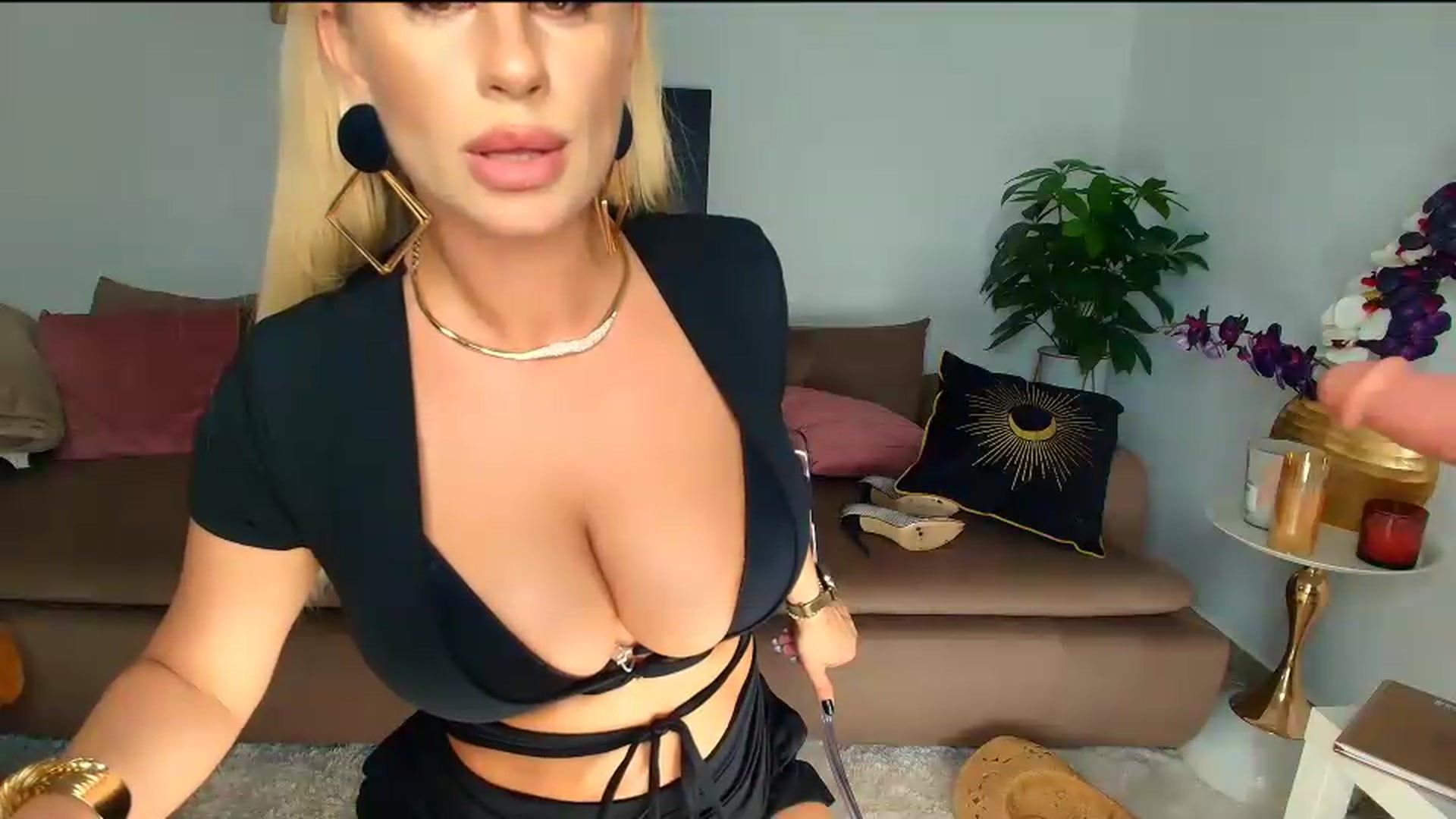 Gallery image thumbnail from OhhLuan's myfreecams stream on, 06/10/2026, 17:29 image 2 of 20