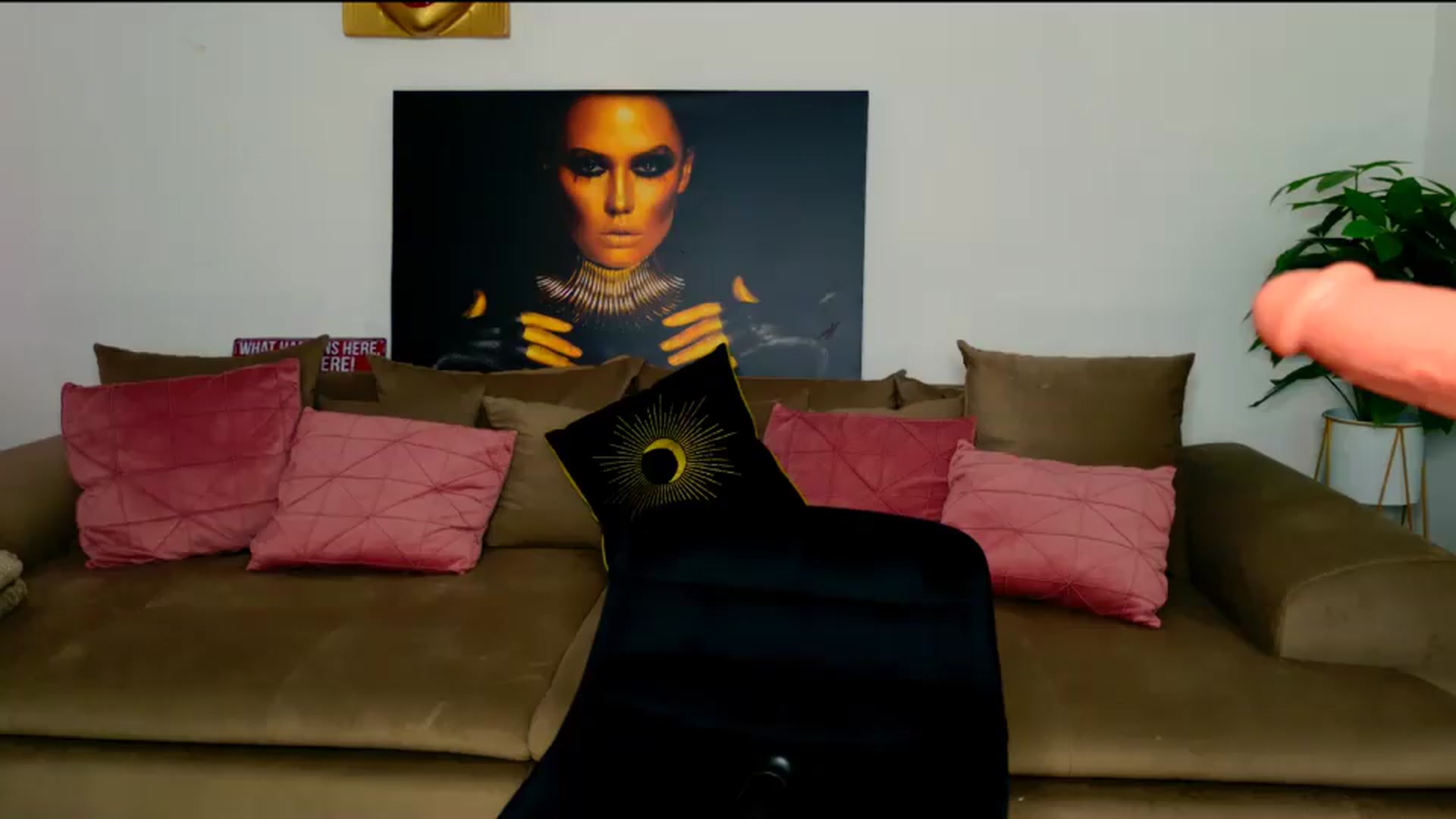 Gallery image thumbnail from OhhLuan's myfreecams stream on, 07/17/2026, 14:01 image 19 of 20