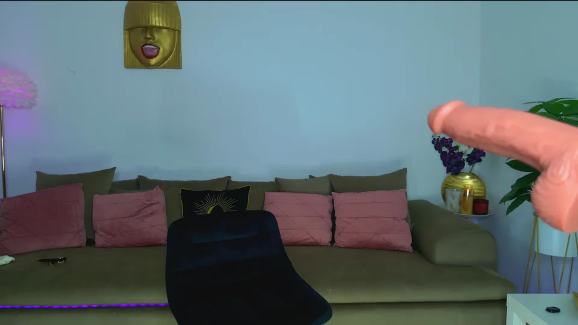Gallery image thumbnail from OhhLuan's myfreecams stream on, 09/10/2026, 17:15 image 3 of 20