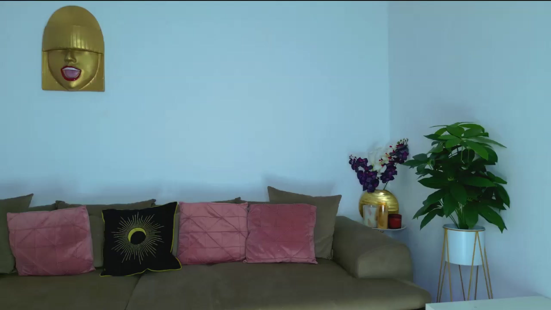 Gallery image thumbnail from OhhLuan's myfreecams stream on, 09/19/2026, 14:15 image 8 of 20