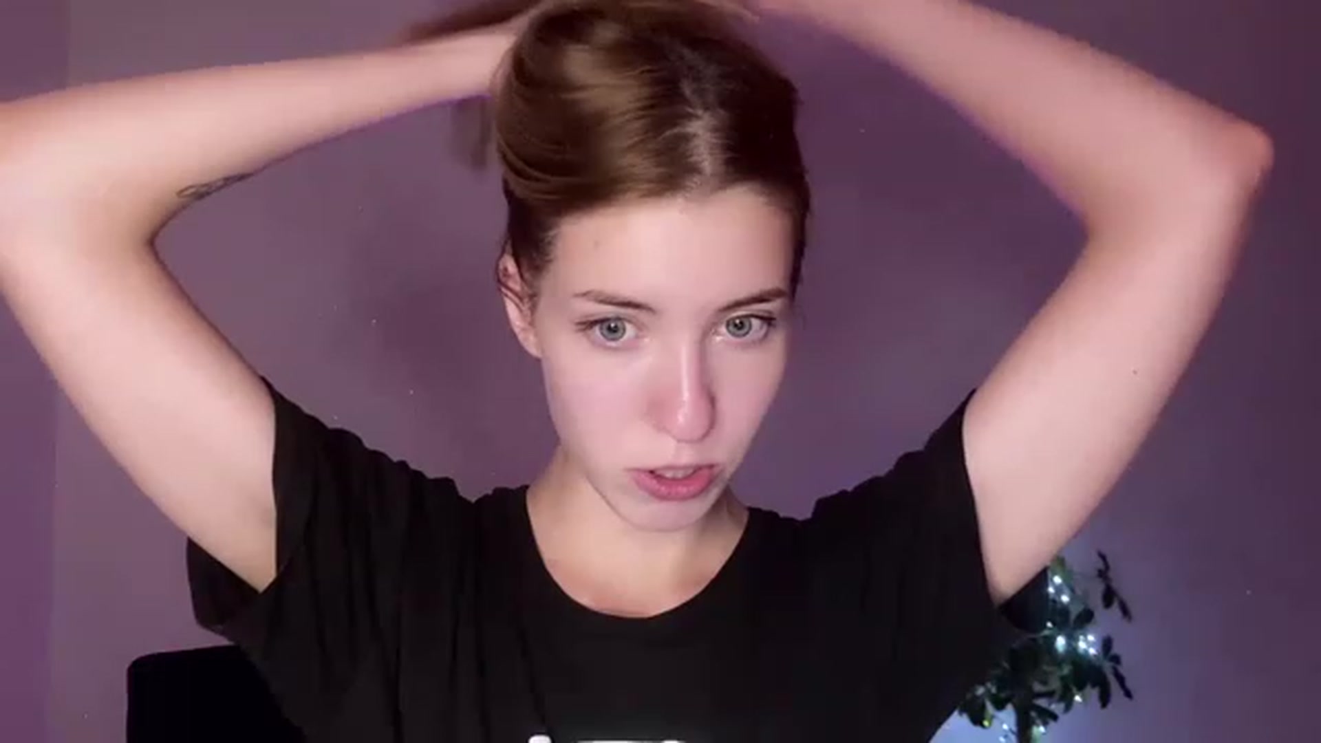 Gallery image thumbnail from OhhMyCherry's myfreecams stream on, 11/26/2022, 24:23 image 3 of 20