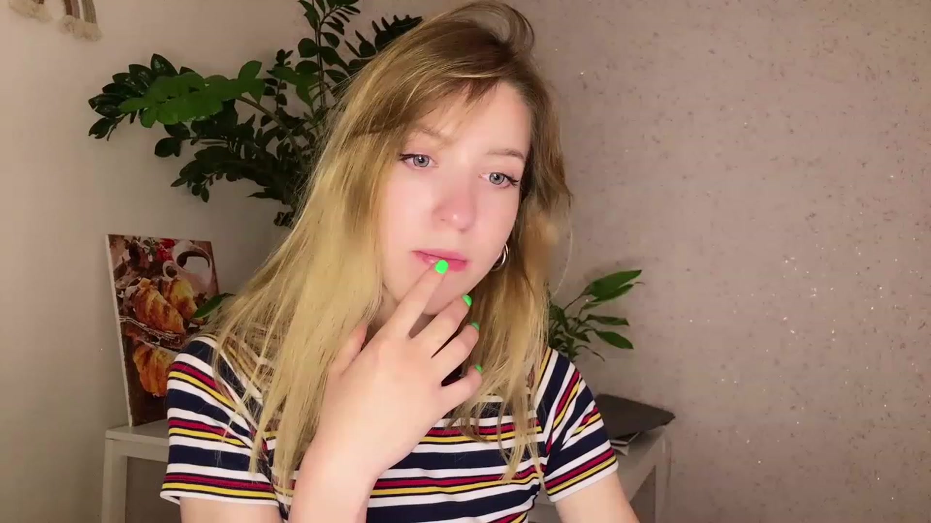 Gallery image thumbnail from OhhMyCherry's myfreecams stream on, 06/04/2023, 18:24 image 3 of 20