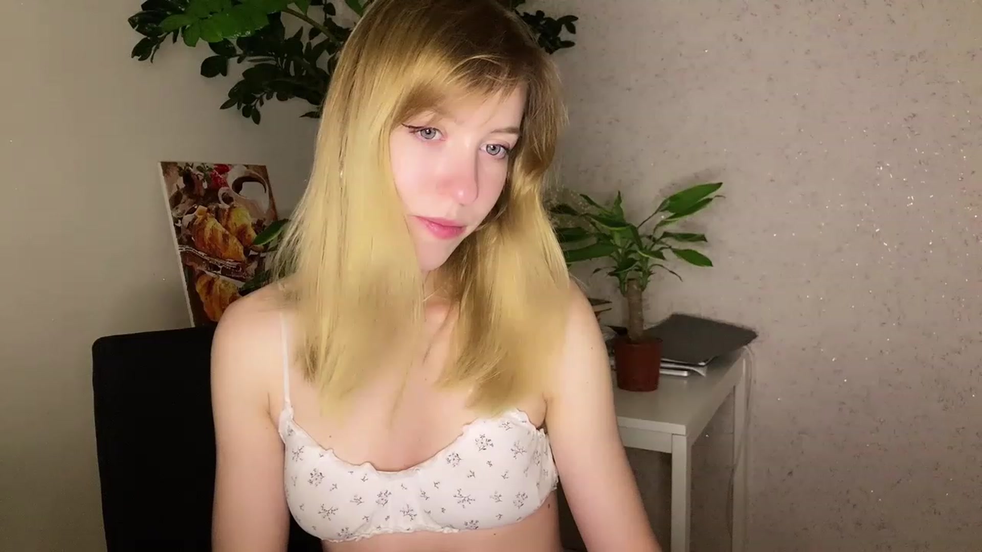 Gallery image thumbnail from OhhMyCherry's myfreecams stream on, 06/04/2023, 18:56 image 19 of 20