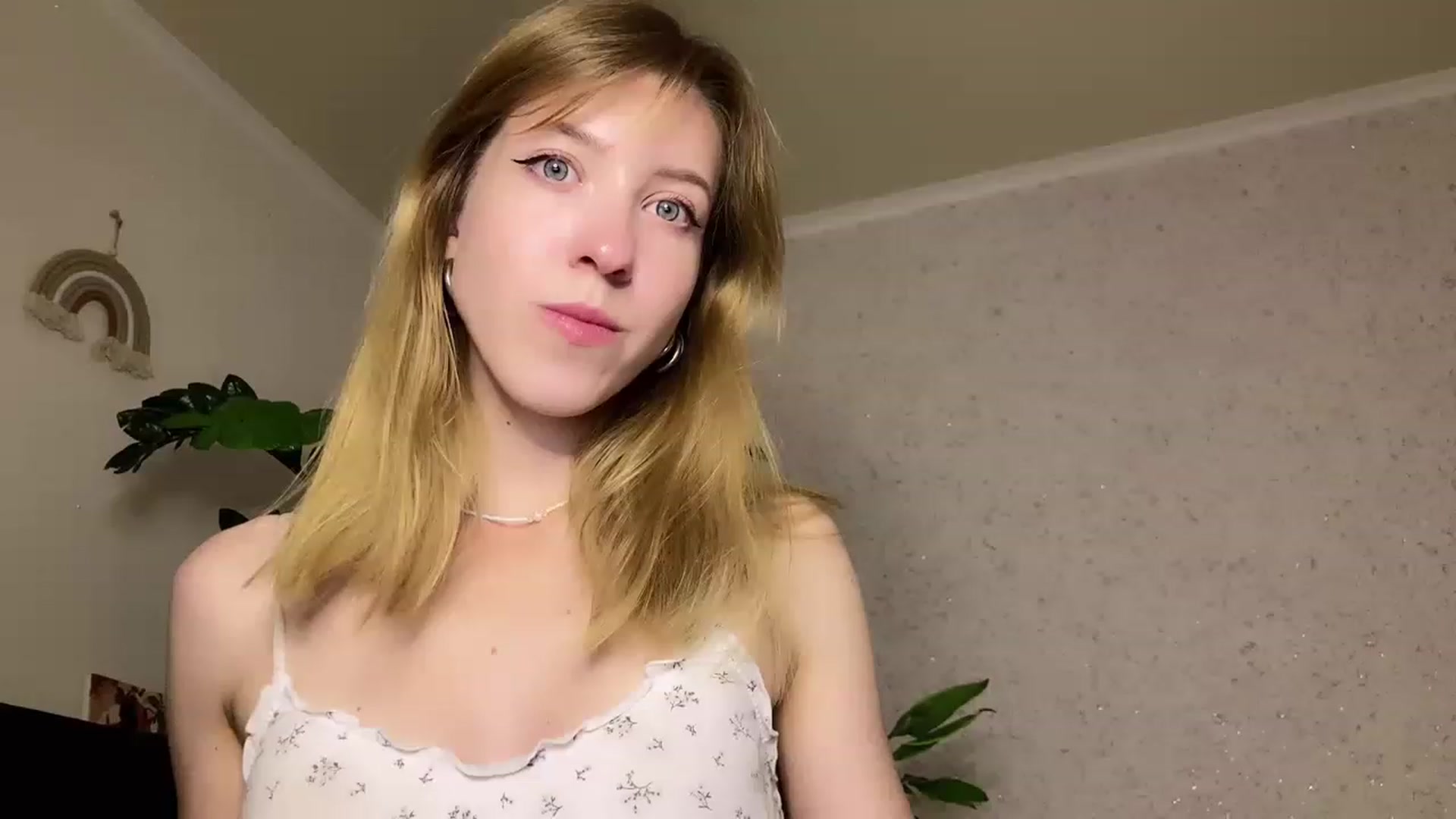 Gallery image thumbnail from OhhMyCherry's myfreecams stream on, 06/04/2023, 18:56 image 10 of 20