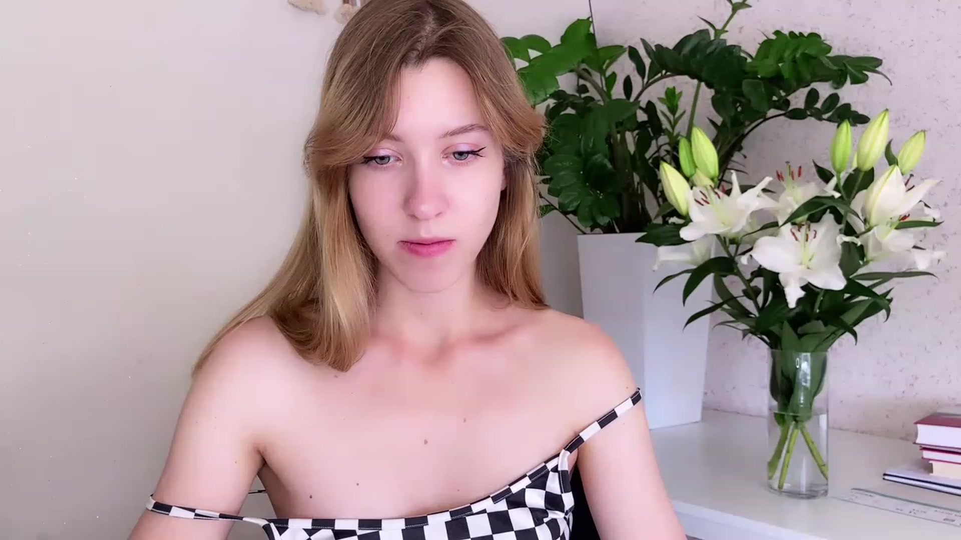 Gallery image thumbnail from OhhMyCherry's myfreecams stream on, 06/24/2023, 15:37 image 10 of 20