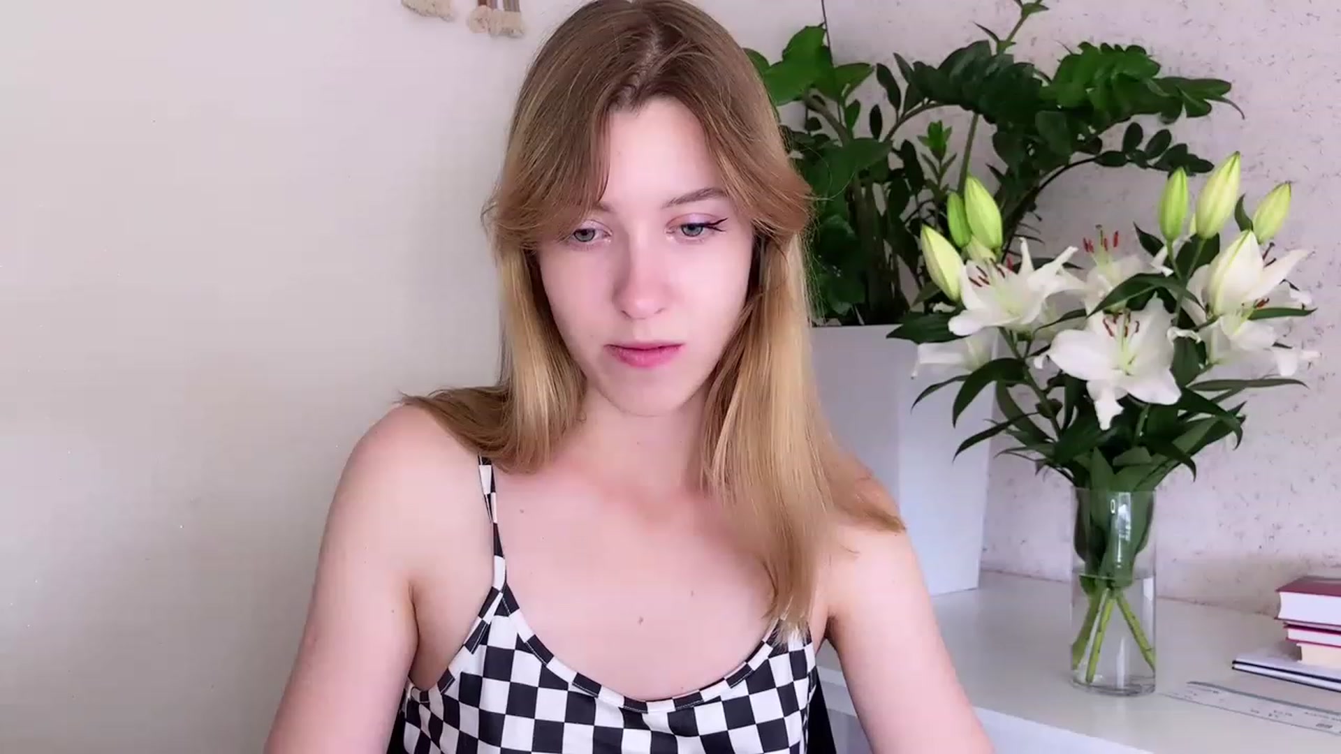Gallery image thumbnail from OhhMyCherry's myfreecams stream on, 06/24/2023, 15:37 image 7 of 20