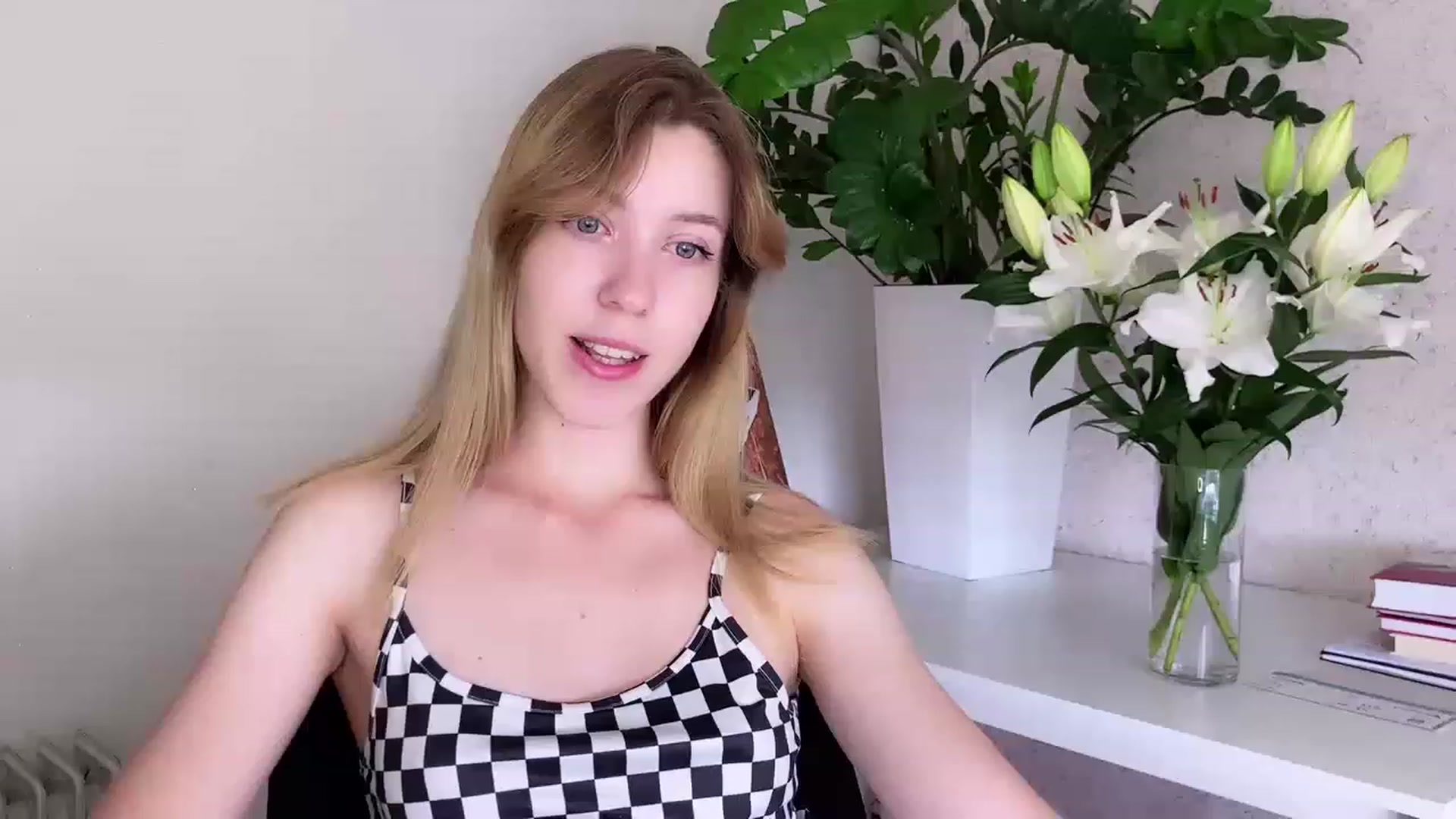 Gallery image thumbnail from OhhMyCherry's myfreecams stream on, 06/24/2023, 15:37 image 2 of 20