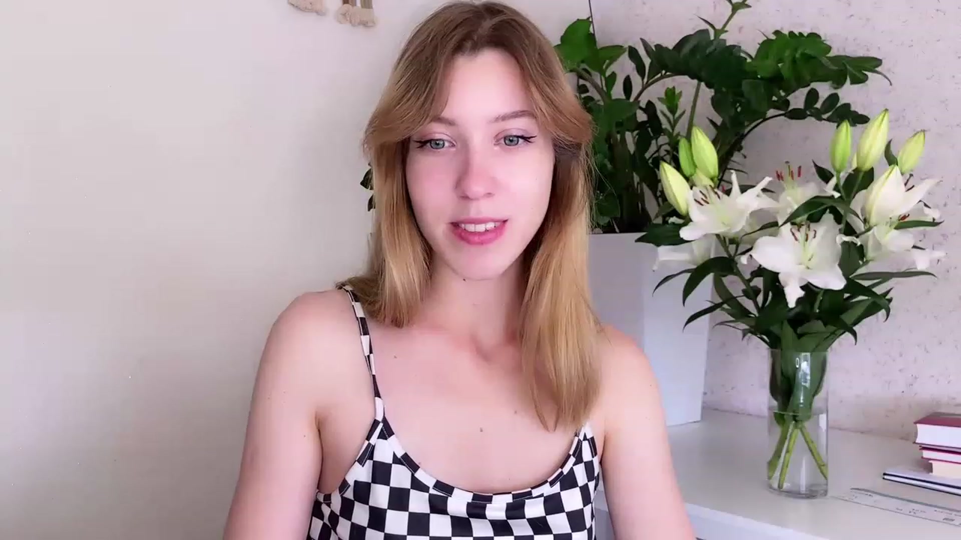 Gallery image thumbnail from OhhMyCherry's myfreecams stream on, 06/24/2023, 15:37 image 9 of 20