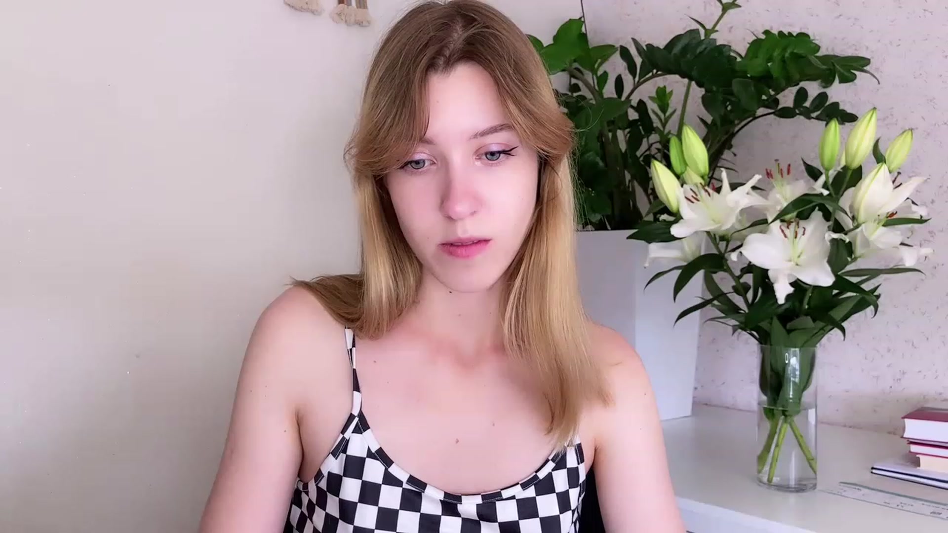 Gallery image thumbnail from OhhMyCherry's myfreecams stream on, 06/24/2023, 15:37 image 8 of 20