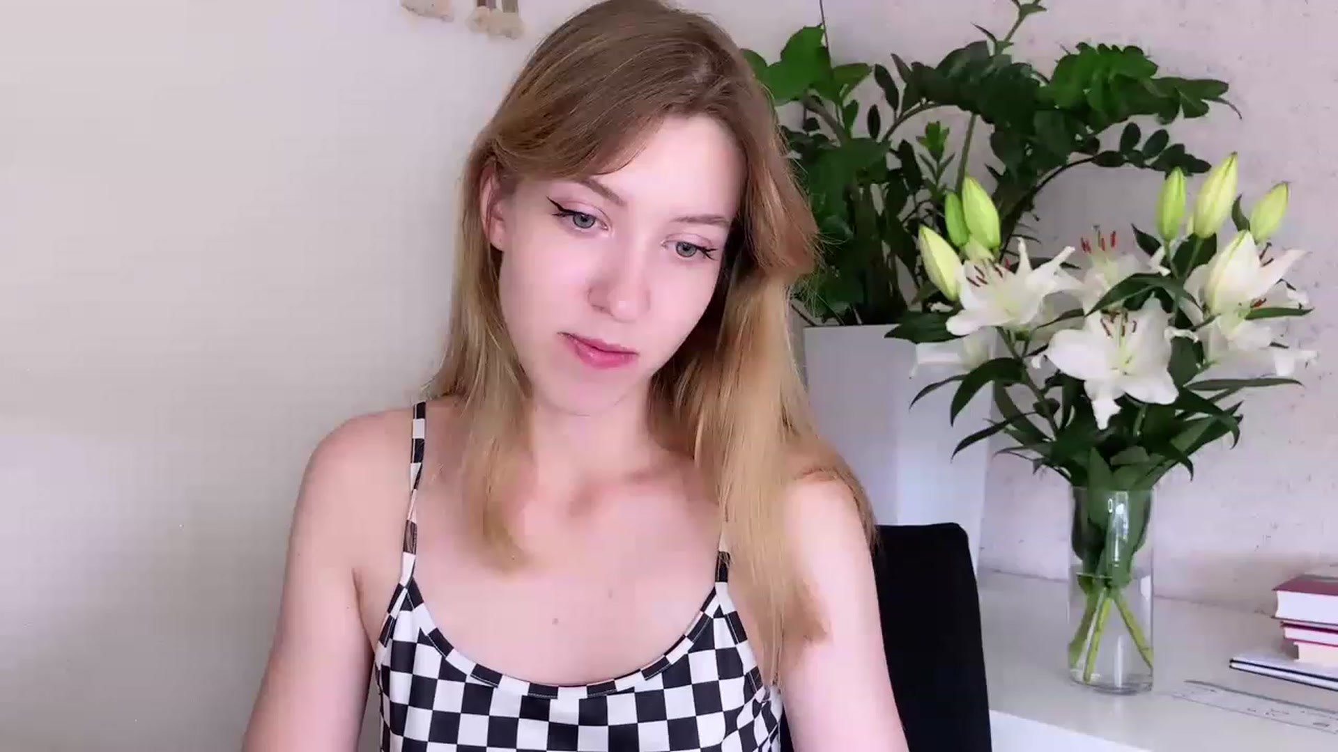 Gallery image thumbnail from OhhMyCherry's myfreecams stream on, 06/24/2023, 15:37 image 4 of 20