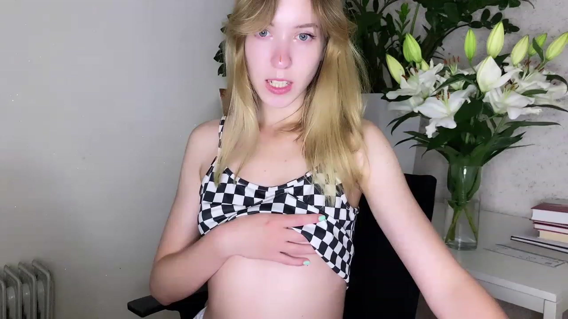 Gallery image thumbnail from OhhMyCherry's myfreecams stream on, 06/24/2023, 17:31 image 18 of 20
