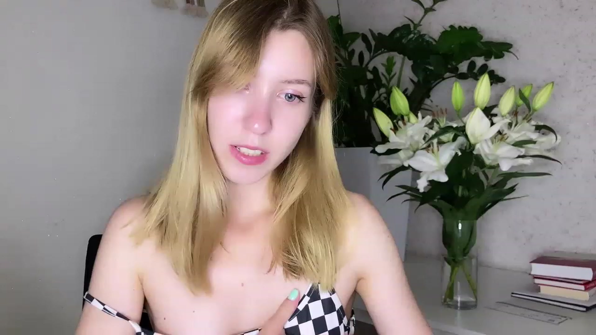 Gallery image thumbnail from OhhMyCherry's myfreecams stream on, 06/24/2023, 17:31 image 10 of 20