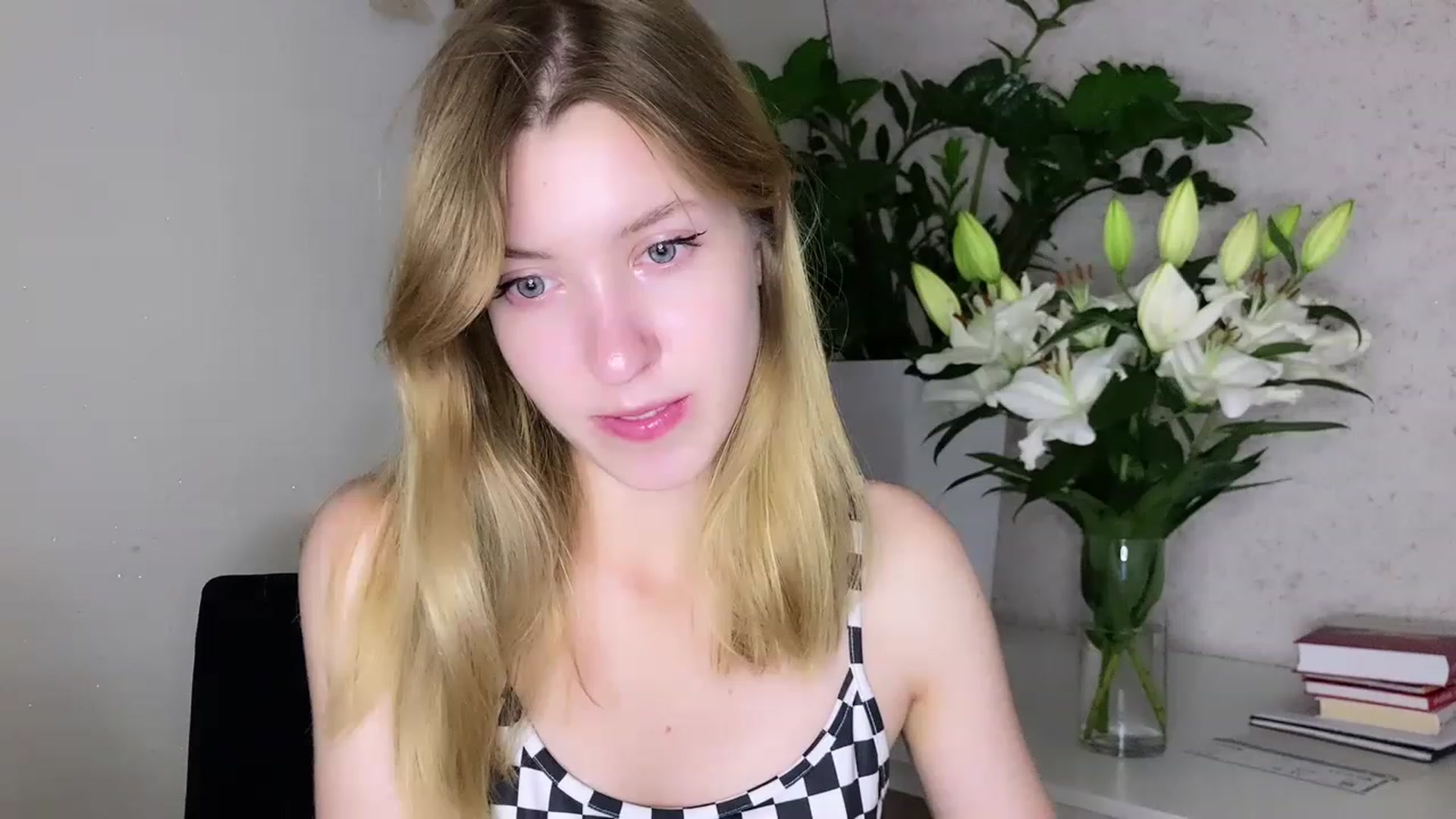 Gallery image thumbnail from OhhMyCherry's myfreecams stream on, 06/24/2023, 17:31 image 9 of 20