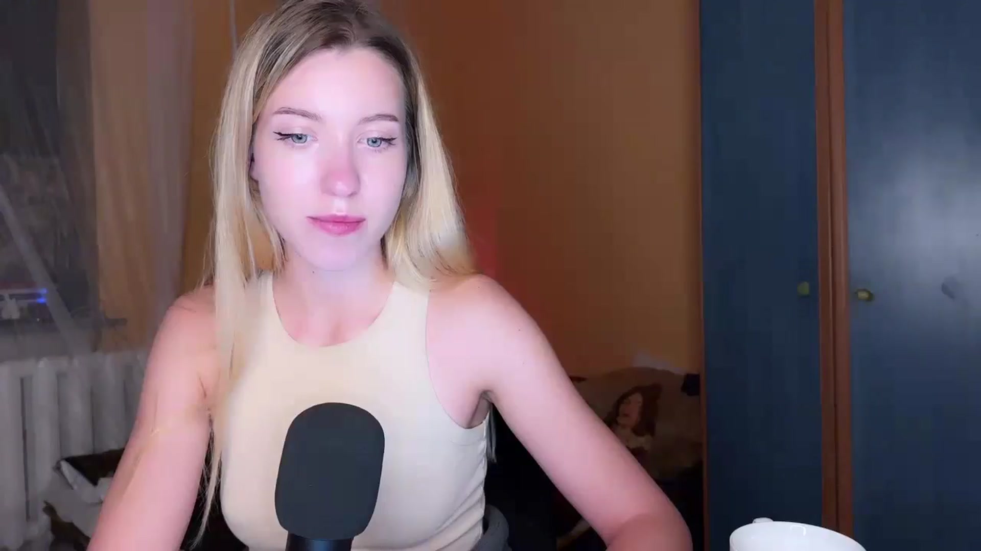 Gallery image thumbnail from OhhMyCherry's myfreecams stream on, 11/18/2024, 19:53 image 14 of 20