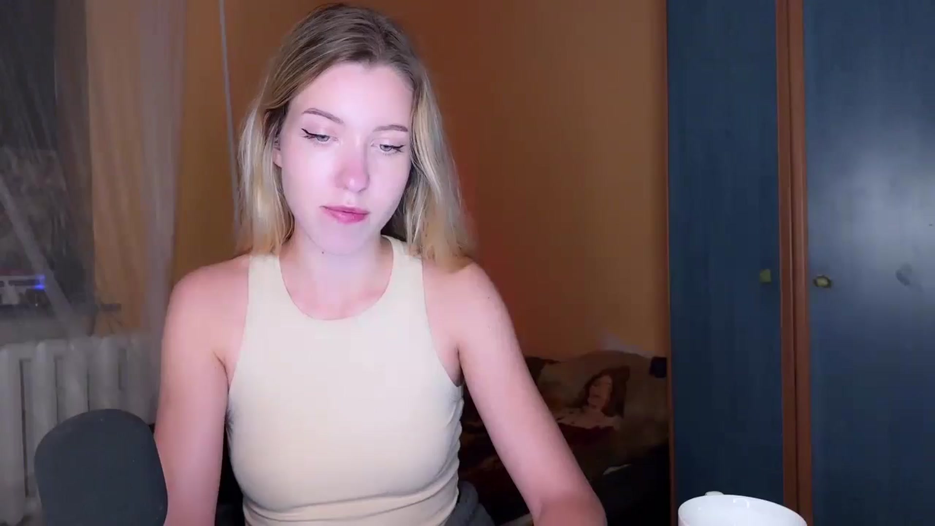 Gallery image thumbnail from OhhMyCherry's myfreecams stream on, 11/18/2024, 19:53 image 6 of 20