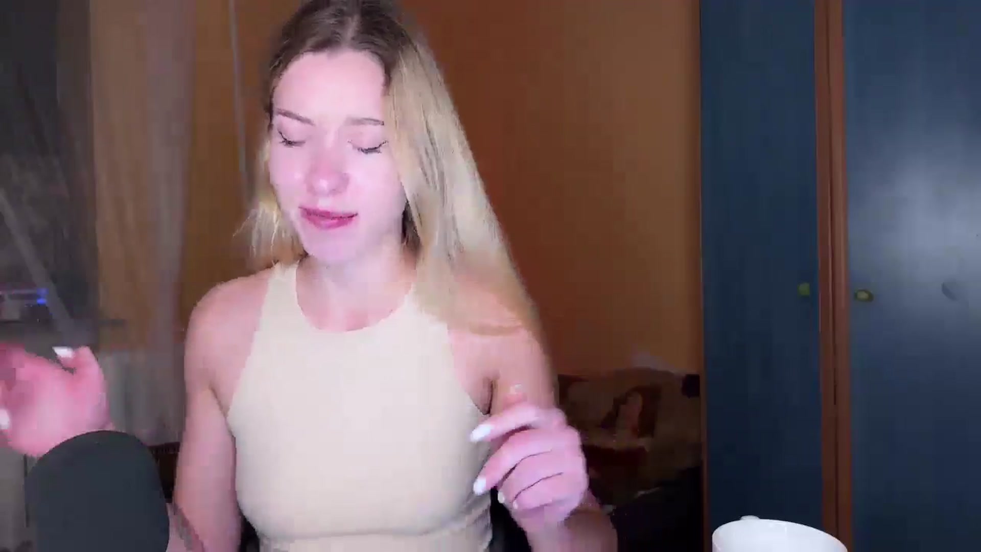 Gallery image thumbnail from OhhMyCherry's myfreecams stream on, 11/18/2024, 19:53 image 10 of 20