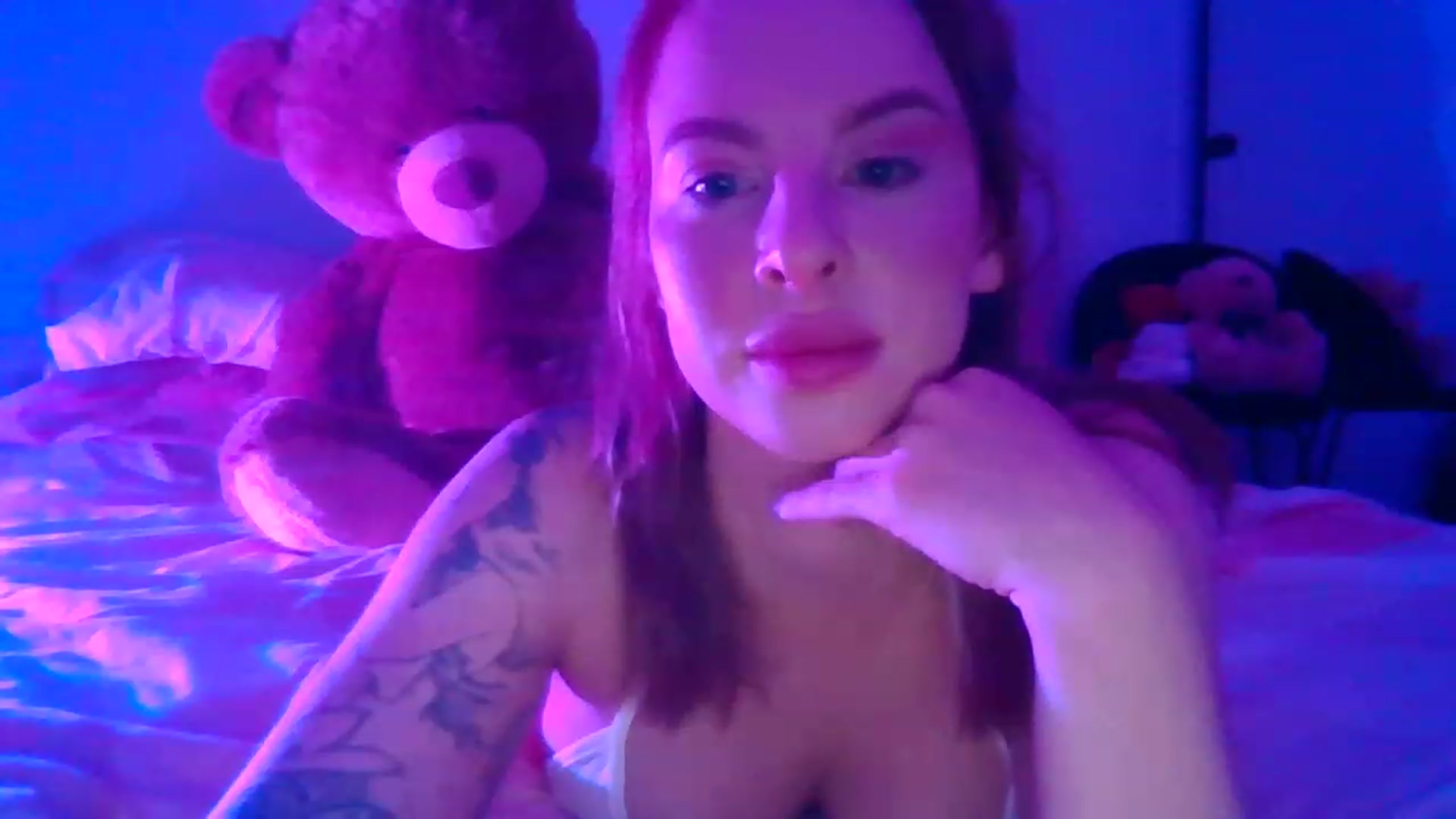 Gallery image thumbnail from Ohhhloulou's myfreecams stream on, 01/30/2023, 10:43 image 13 of 20