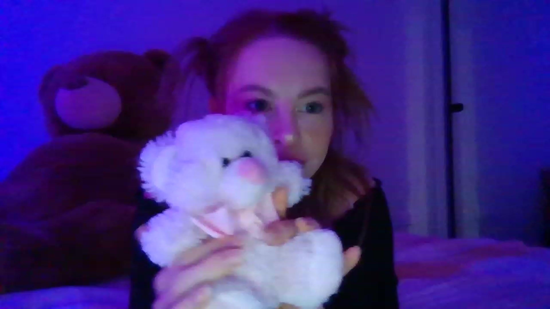 Gallery image thumbnail from Ohhhloulou's myfreecams stream on, 02/06/2023, 11:20 image 2 of 20