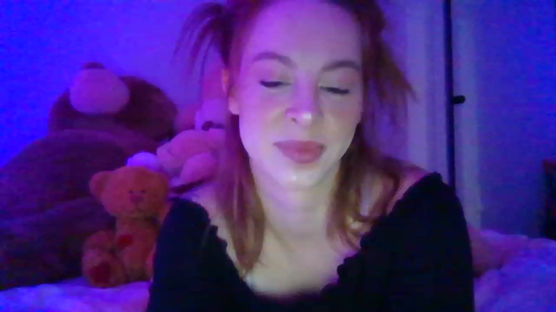 Gallery image thumbnail from Ohhhloulou's myfreecams stream on, 02/06/2023, 11:20 image 4 of 20