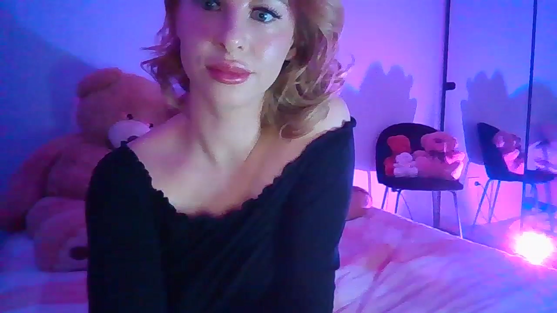Gallery image thumbnail from Ohhhloulou's myfreecams stream on, 07/11/2023, 11:58 image 5 of 20