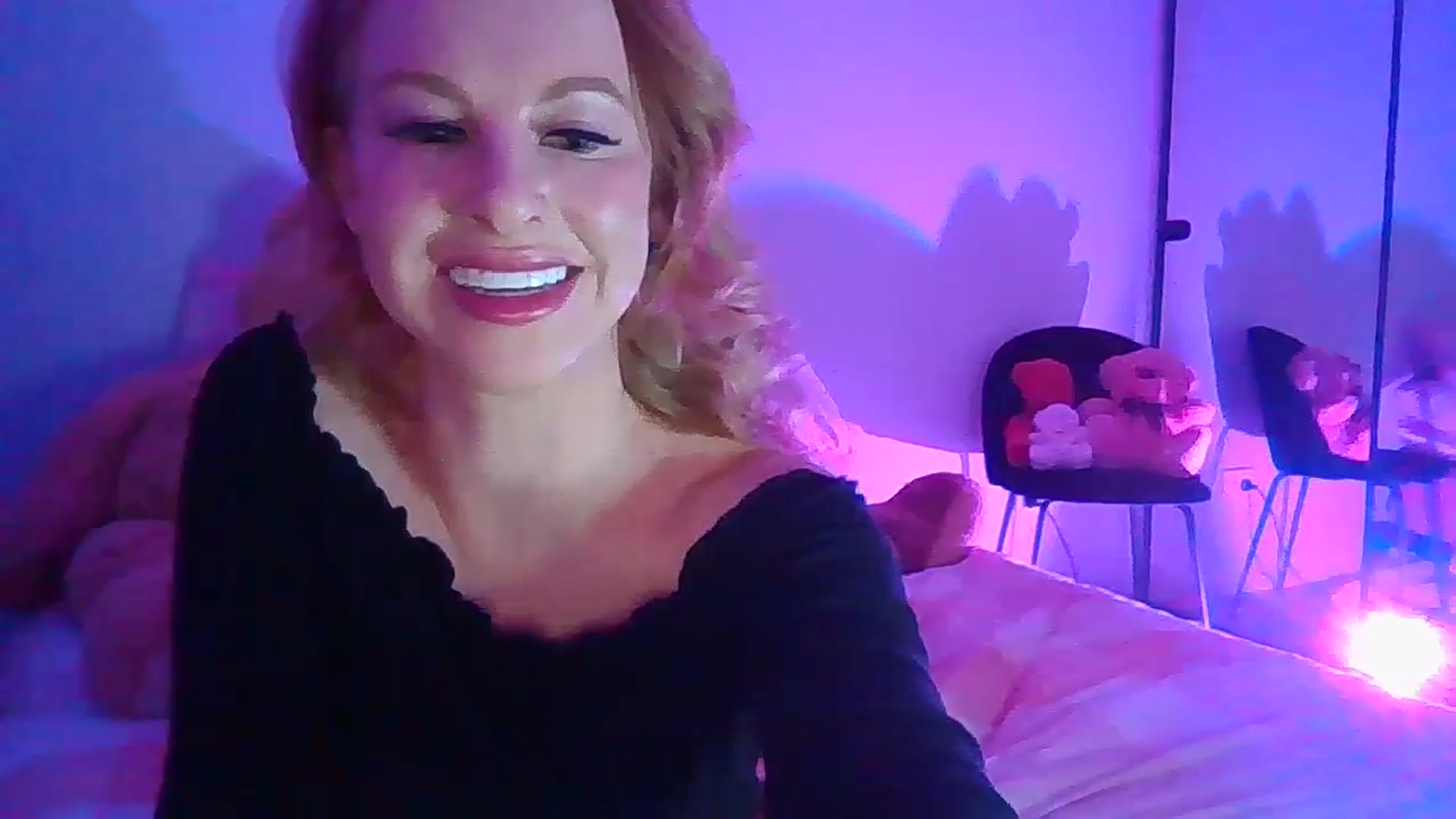 Gallery image thumbnail from Ohhhloulou's myfreecams stream on, 07/11/2023, 11:58 image 13 of 20