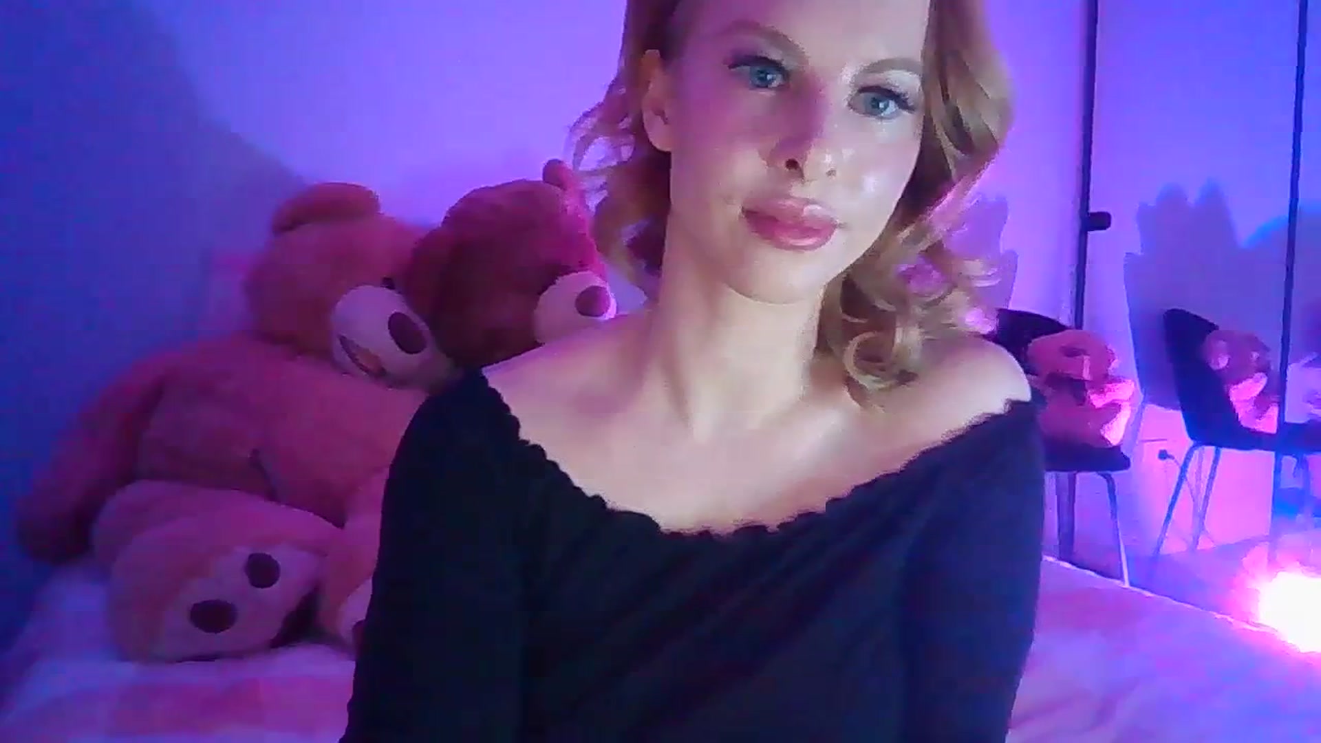Gallery image thumbnail from Ohhhloulou's myfreecams stream on, 07/11/2023, 11:58 image 17 of 20