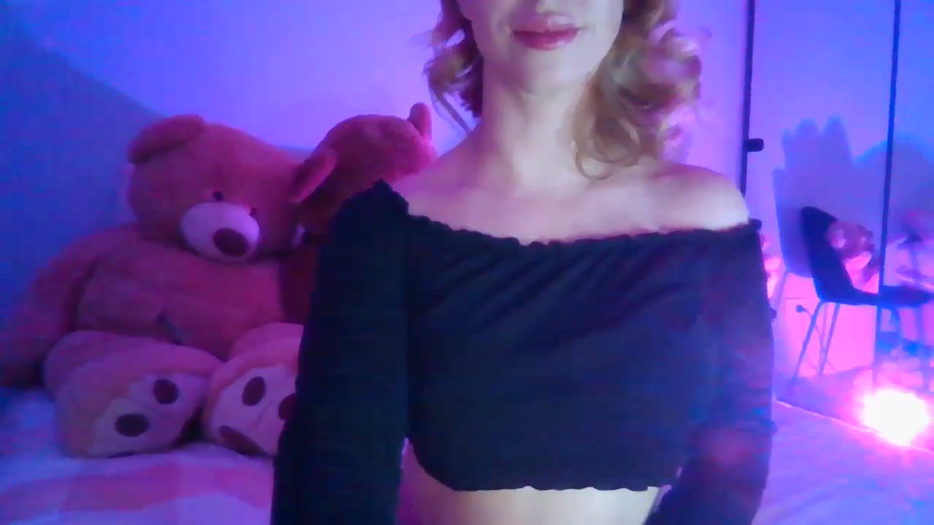 Gallery image thumbnail from Ohhhloulou's myfreecams stream on, 07/11/2023, 11:58 image 8 of 20