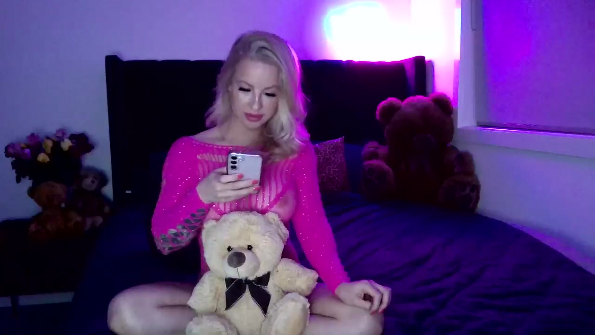 Gallery image thumbnail from Ohhhloulou's myfreecams stream on, 10/31/2024, 09:39 image 7 of 20