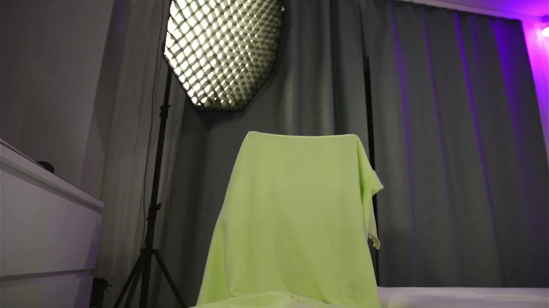 Gallery image thumbnail from Ohhliviaa's myfreecams stream on, 07/29/2024, 01:04 image 7 of 20