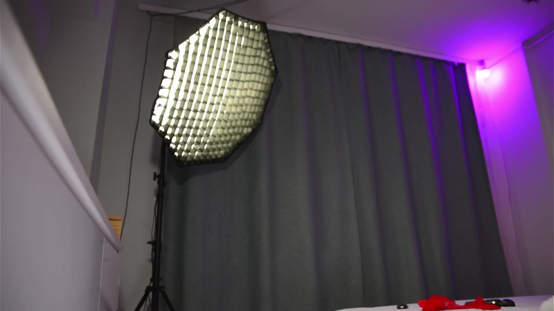Gallery image thumbnail from Ohhliviaa's myfreecams stream on, 12/22/2024, 21:55 image 15 of 20
