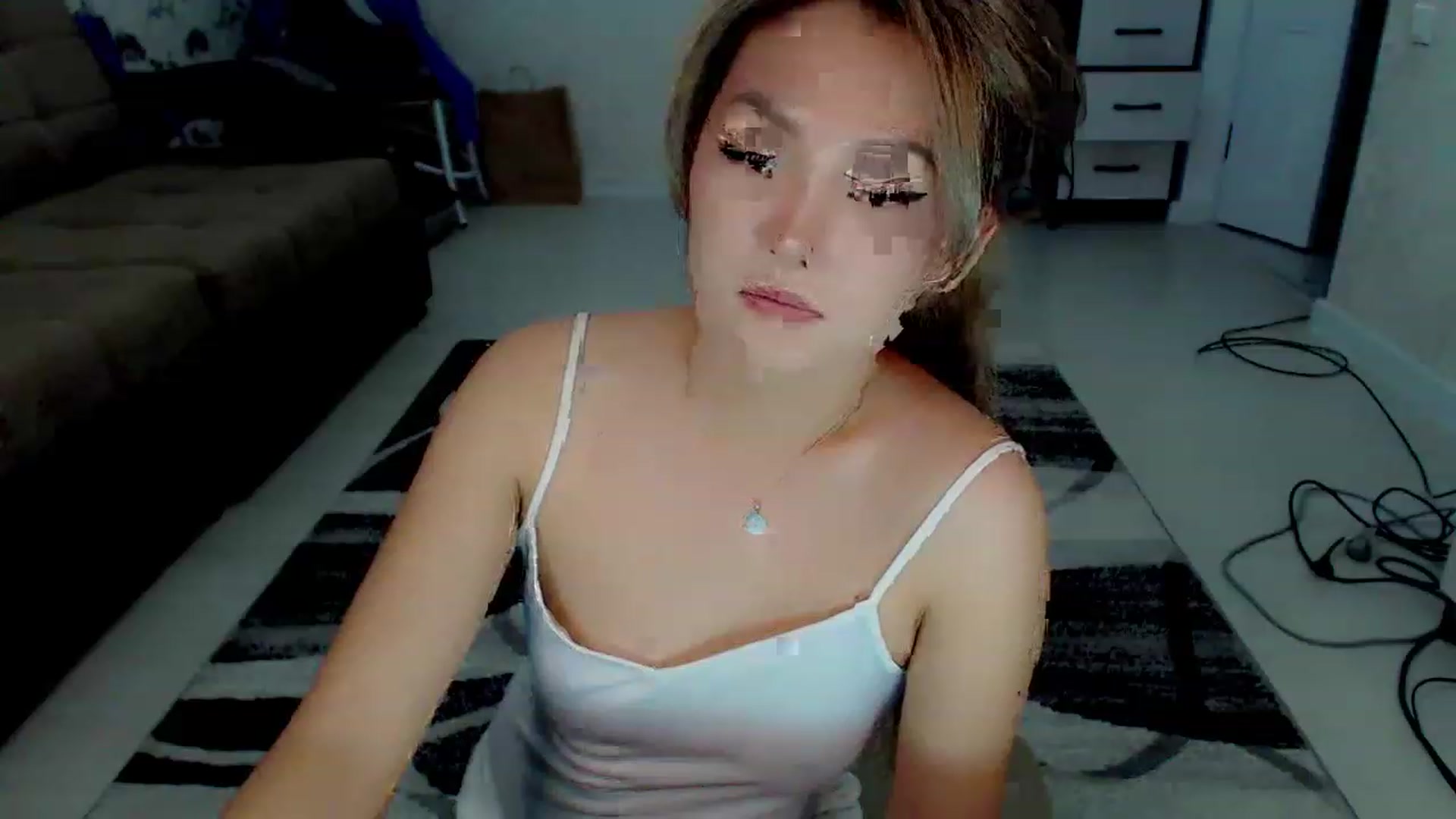 Gallery image thumbnail from Oiuysgdb's myfreecams stream on, 11/15/2022, 12:52 image 16 of 20