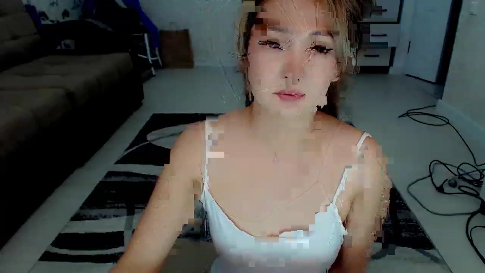Gallery image thumbnail from Oiuysgdb's myfreecams stream on, 11/15/2022, 12:52 image 19 of 20