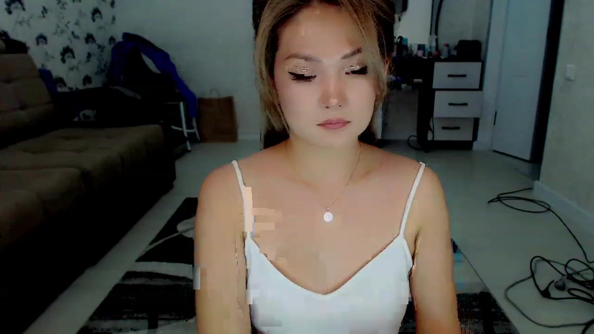 Gallery image thumbnail from Oiuysgdb's myfreecams stream on, 11/15/2022, 12:52 image 12 of 20