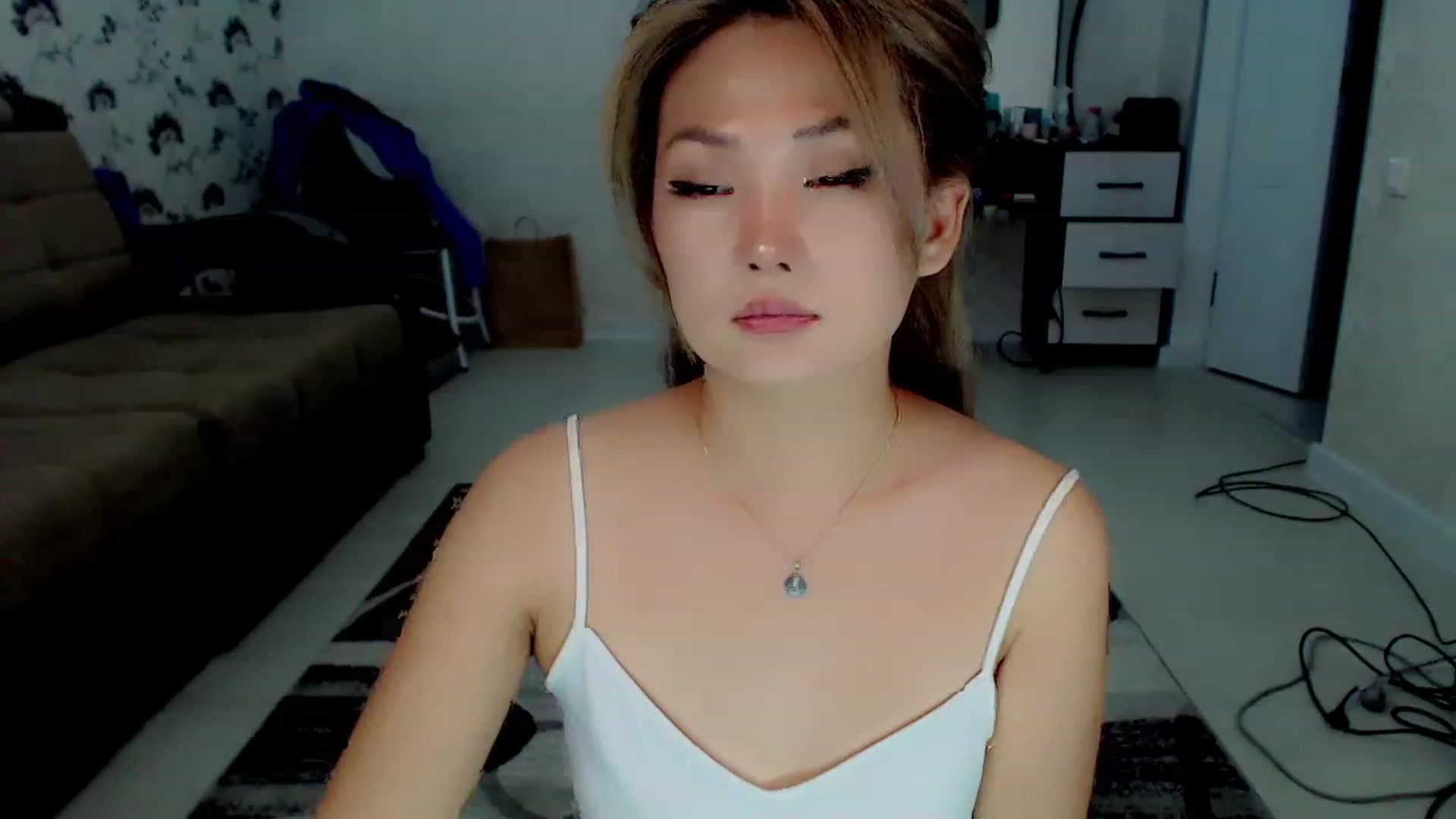 Gallery image thumbnail from Oiuysgdb's myfreecams stream on, 11/15/2022, 12:52 image 14 of 20