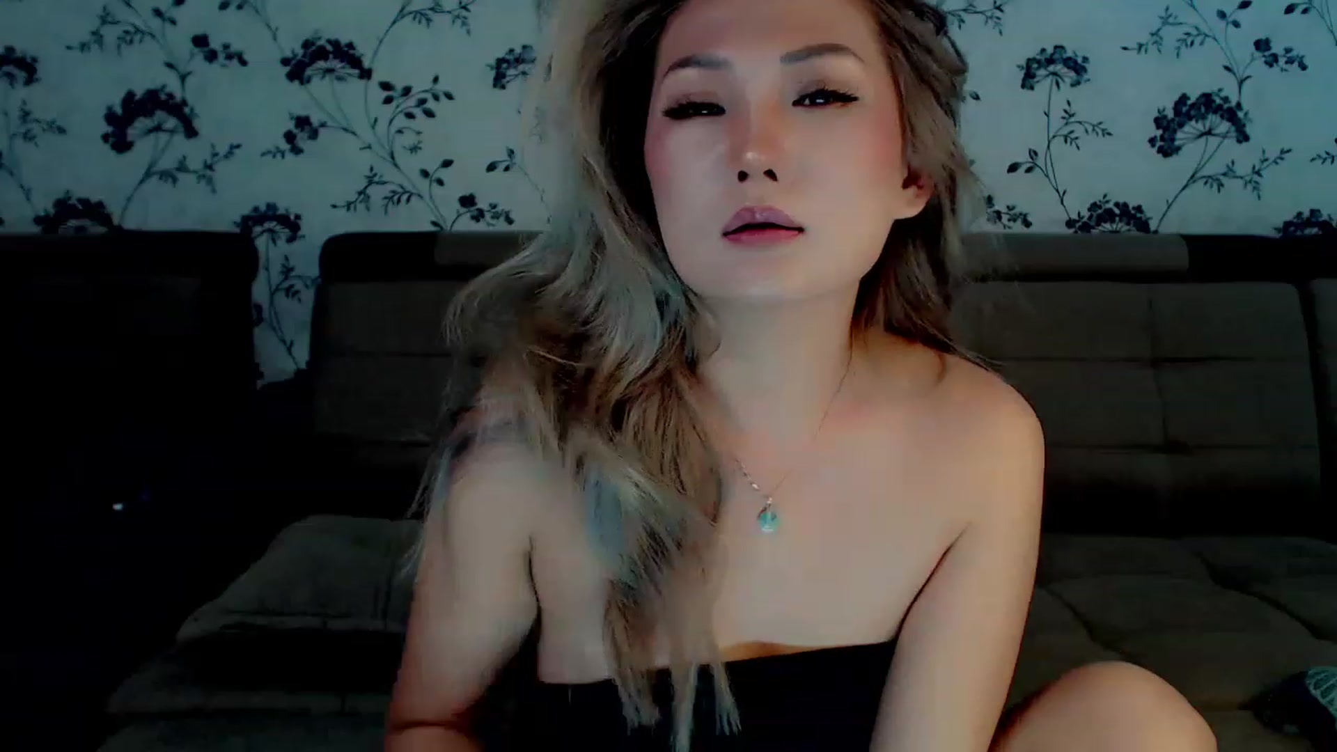 Gallery image thumbnail from Oiuysgdb's myfreecams stream on, 11/23/2022, 12:47 image 15 of 20