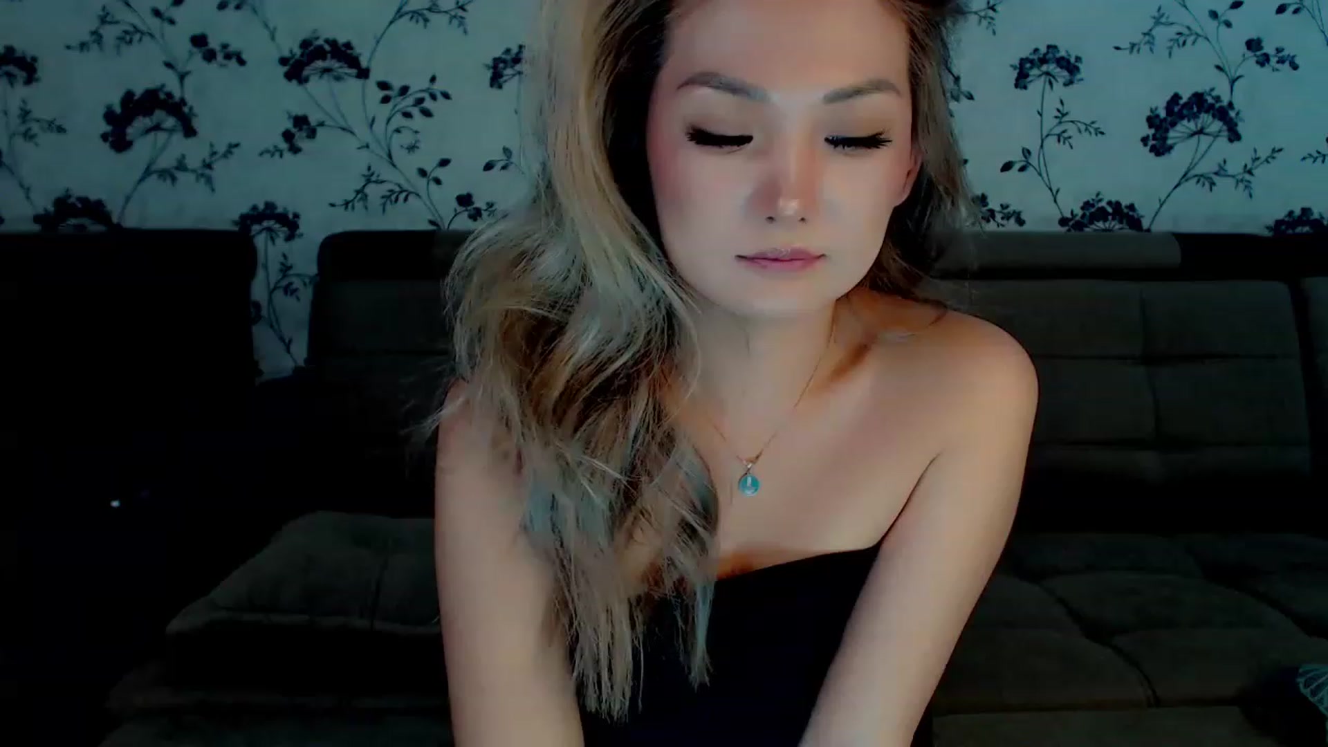 Gallery image thumbnail from Oiuysgdb's myfreecams stream on, 11/23/2022, 12:47 image 11 of 20