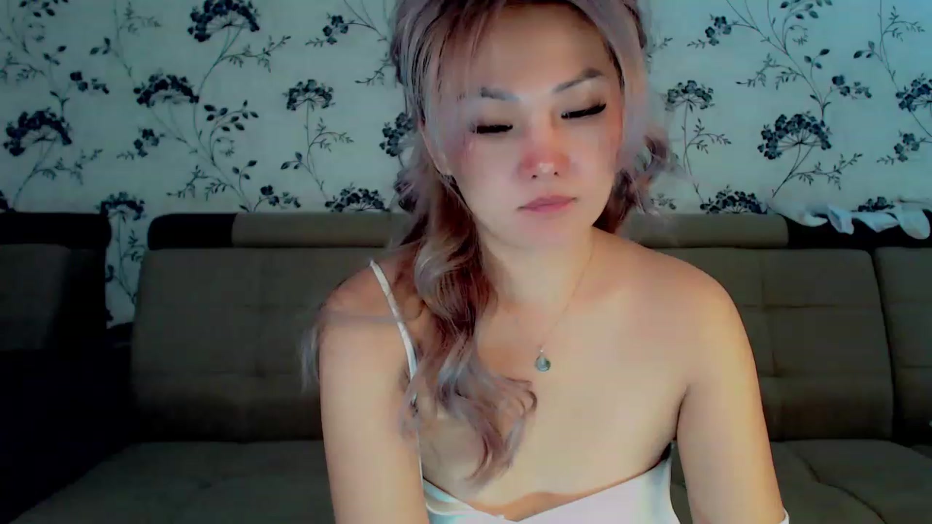 Gallery image thumbnail from Oiuysgdb's myfreecams stream on, 12/05/2022, 12:57 image 5 of 20