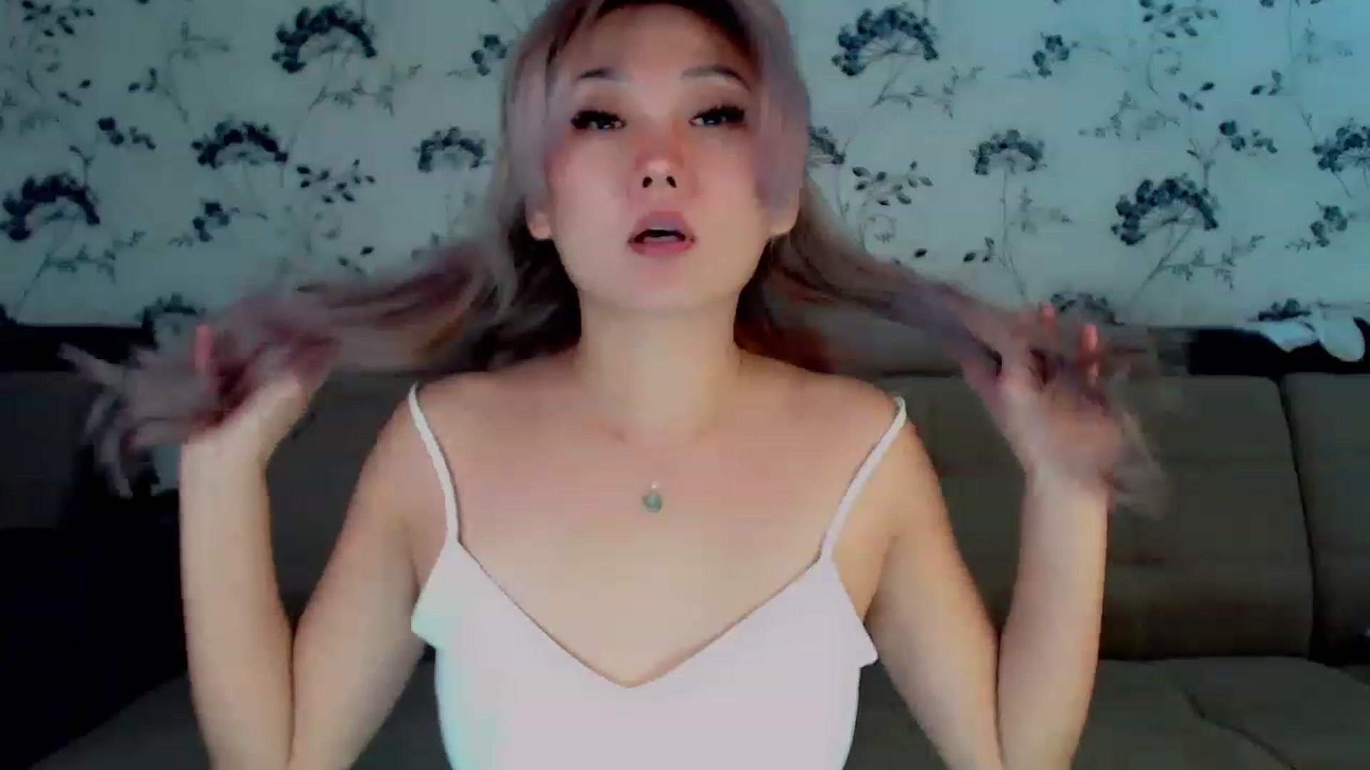 Gallery image thumbnail from Oiuysgdb's myfreecams stream on, 12/05/2022, 13:37 image 20 of 20