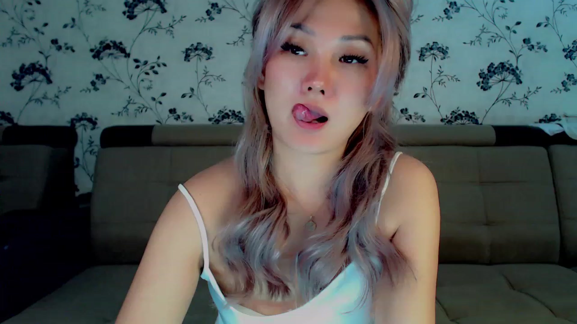 Gallery image thumbnail from Oiuysgdb's myfreecams stream on, 12/05/2022, 14:41 image 7 of 20