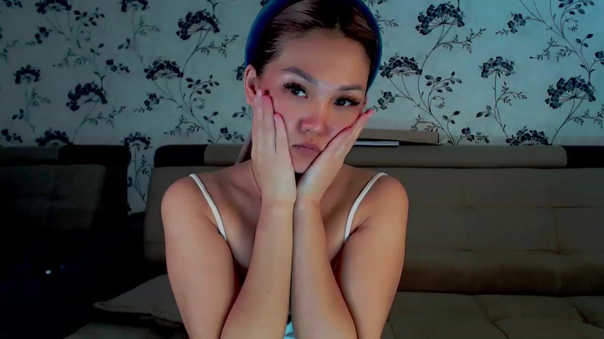 Gallery image thumbnail from Oiuysgdb's myfreecams stream on, 12/09/2022, 11:53 image 12 of 20