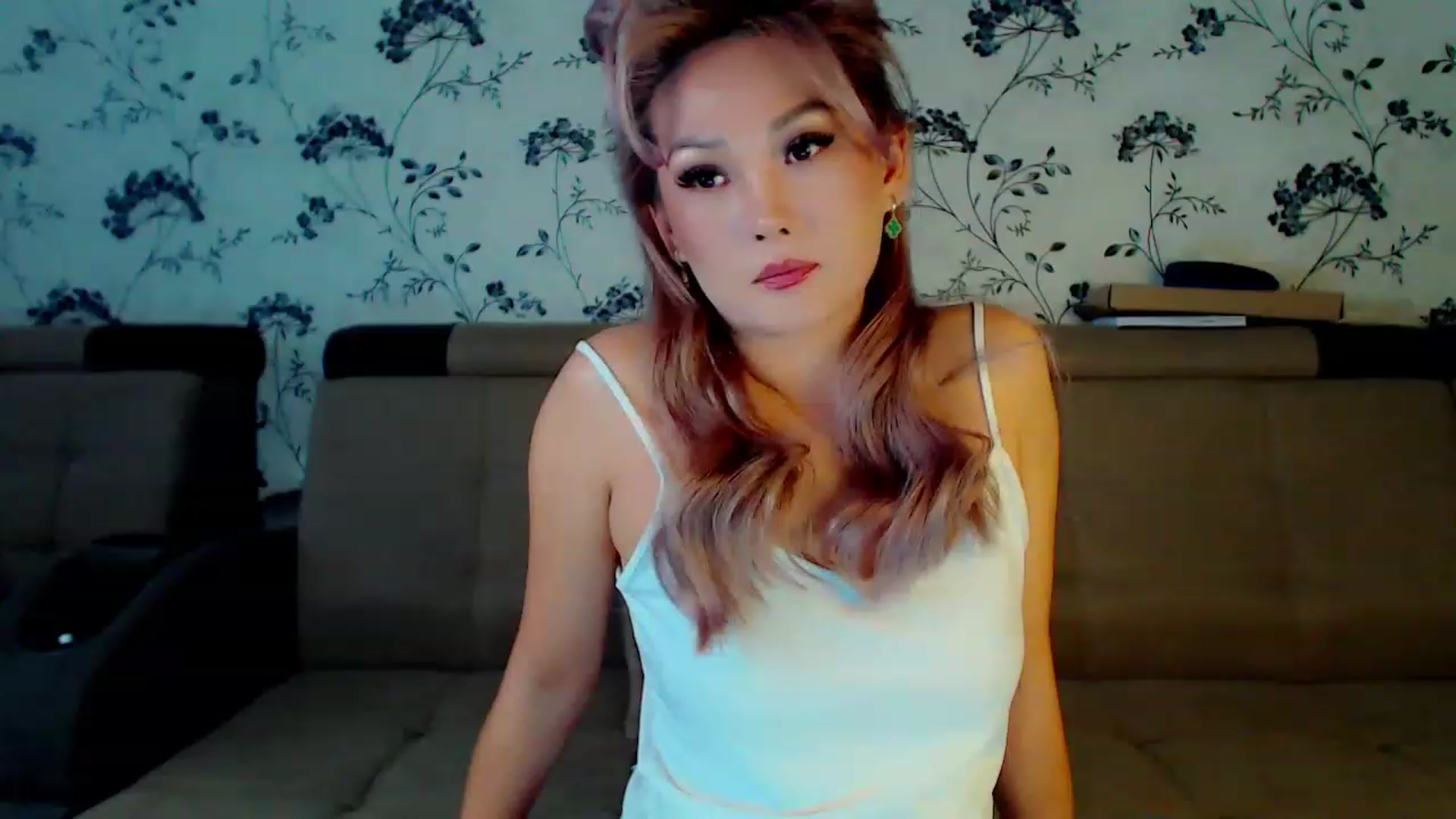 Gallery image thumbnail from Oiuysgdb's myfreecams stream on, 12/10/2022, 11:02 image 11 of 20